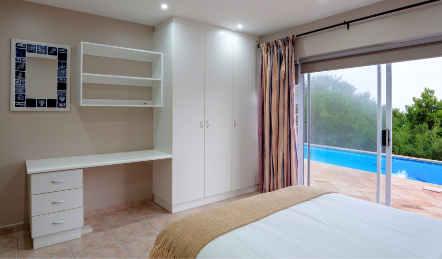 5 Bedroom Property for Sale in Paradise Beach Eastern Cape